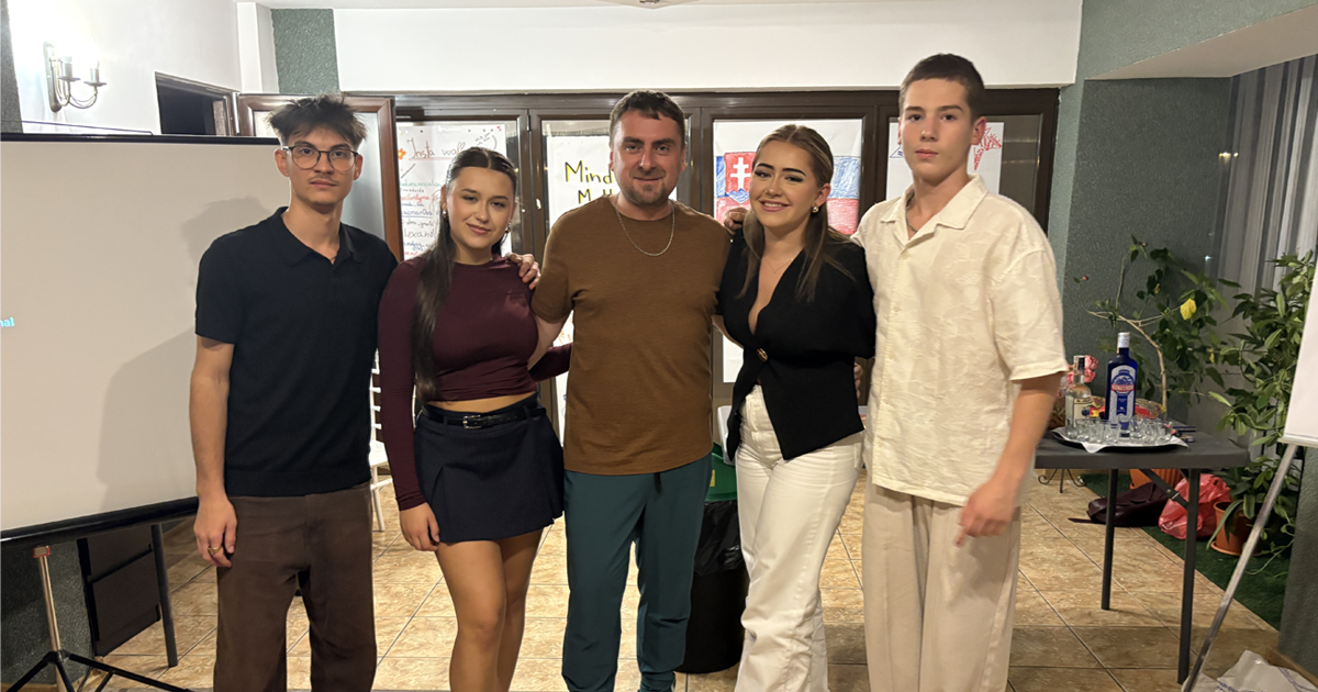 Group photo from the Mind Matters project in Romania